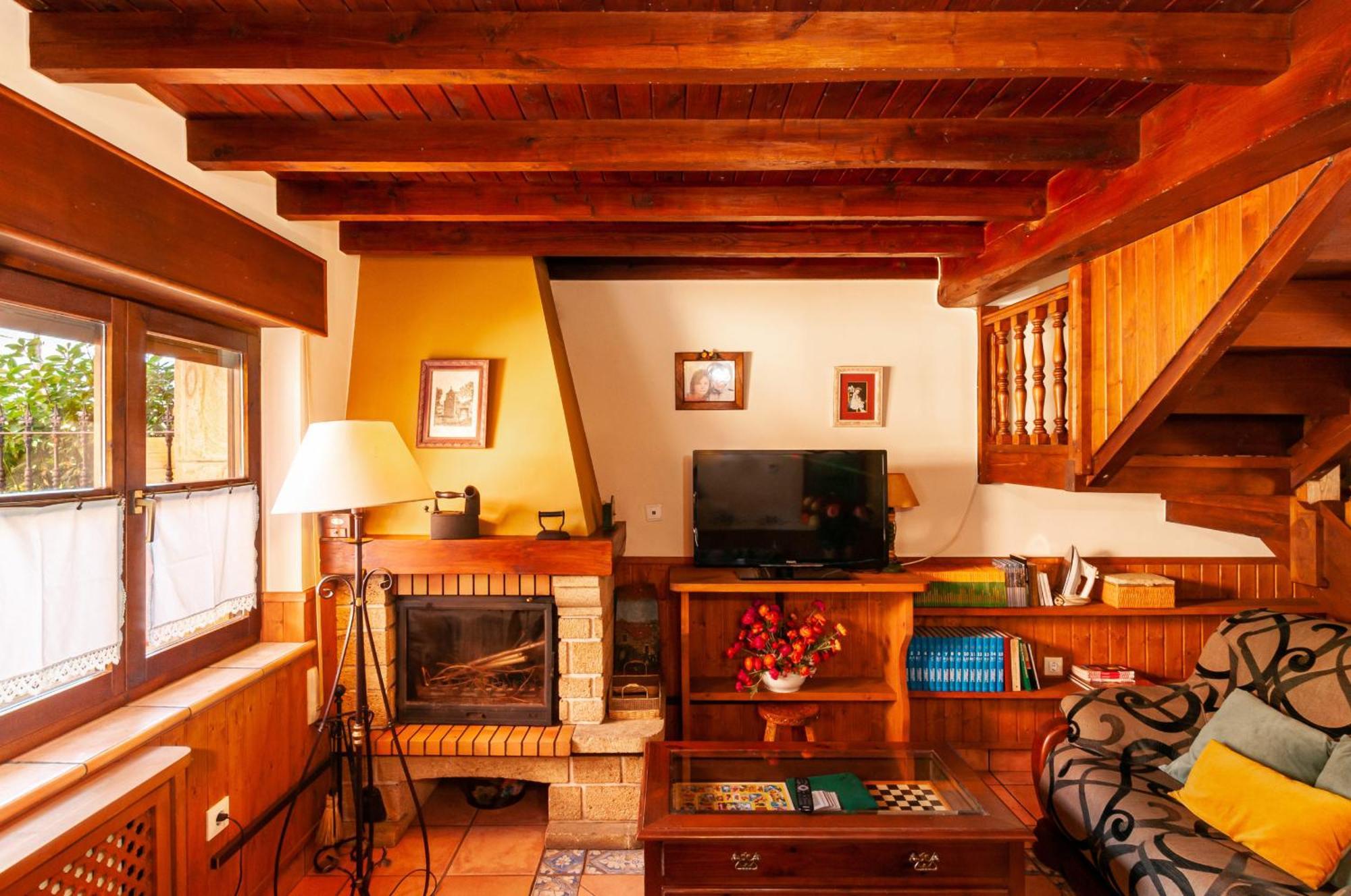 Casa Rural La Regoria カレニャ・デ・カブラレス エクステリア 写真