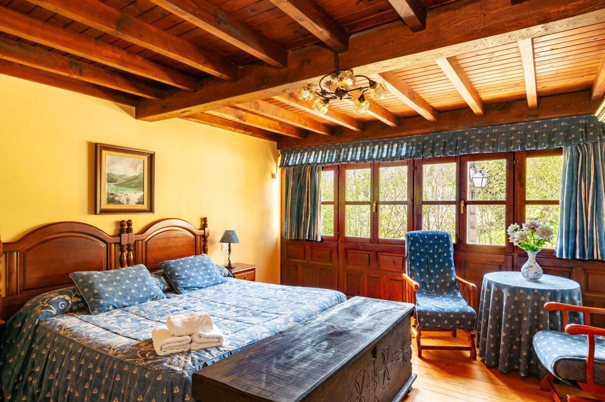 Casa Rural La Regoria カレニャ・デ・カブラレス エクステリア 写真