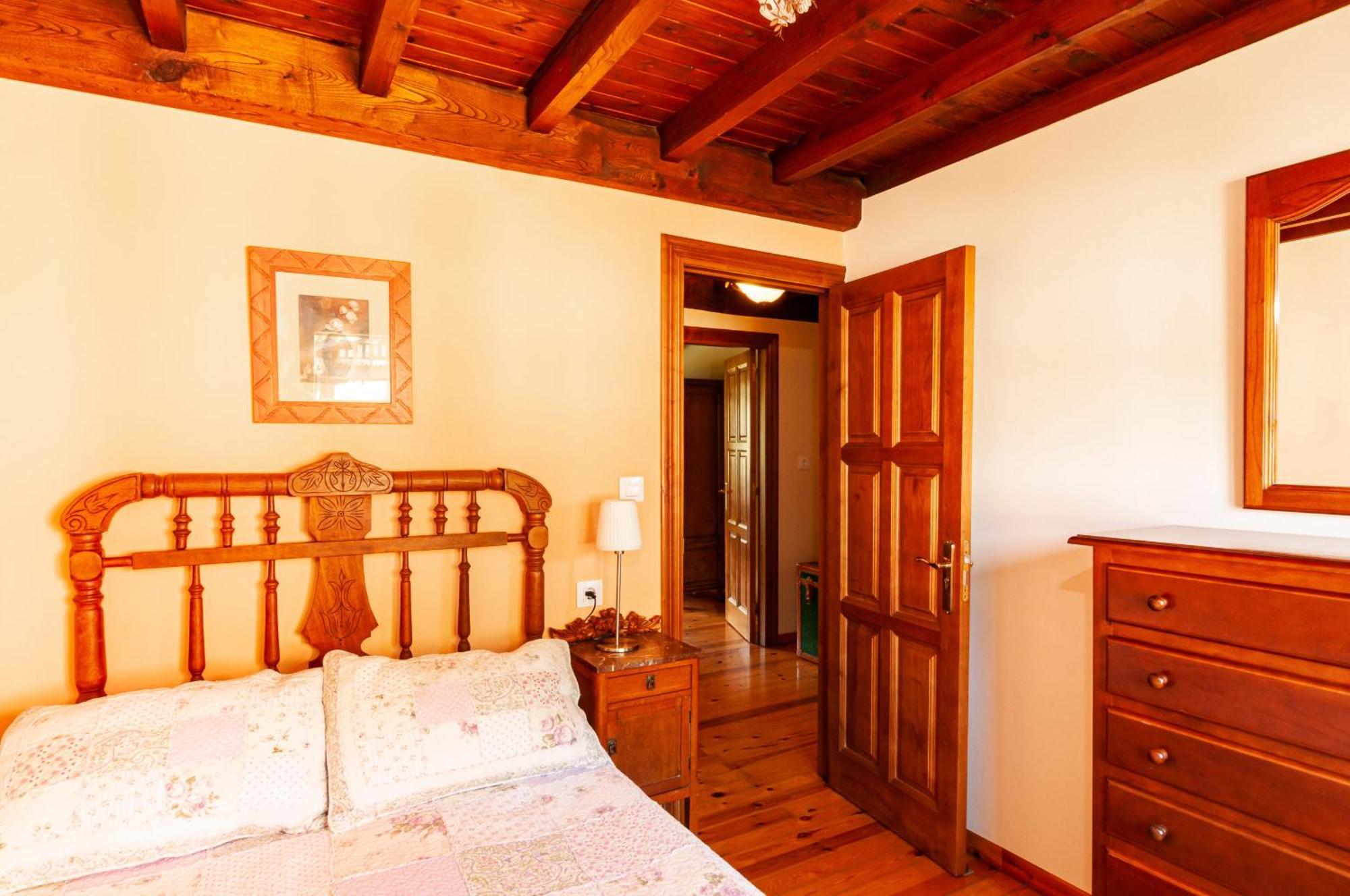 Casa Rural La Regoria カレニャ・デ・カブラレス エクステリア 写真