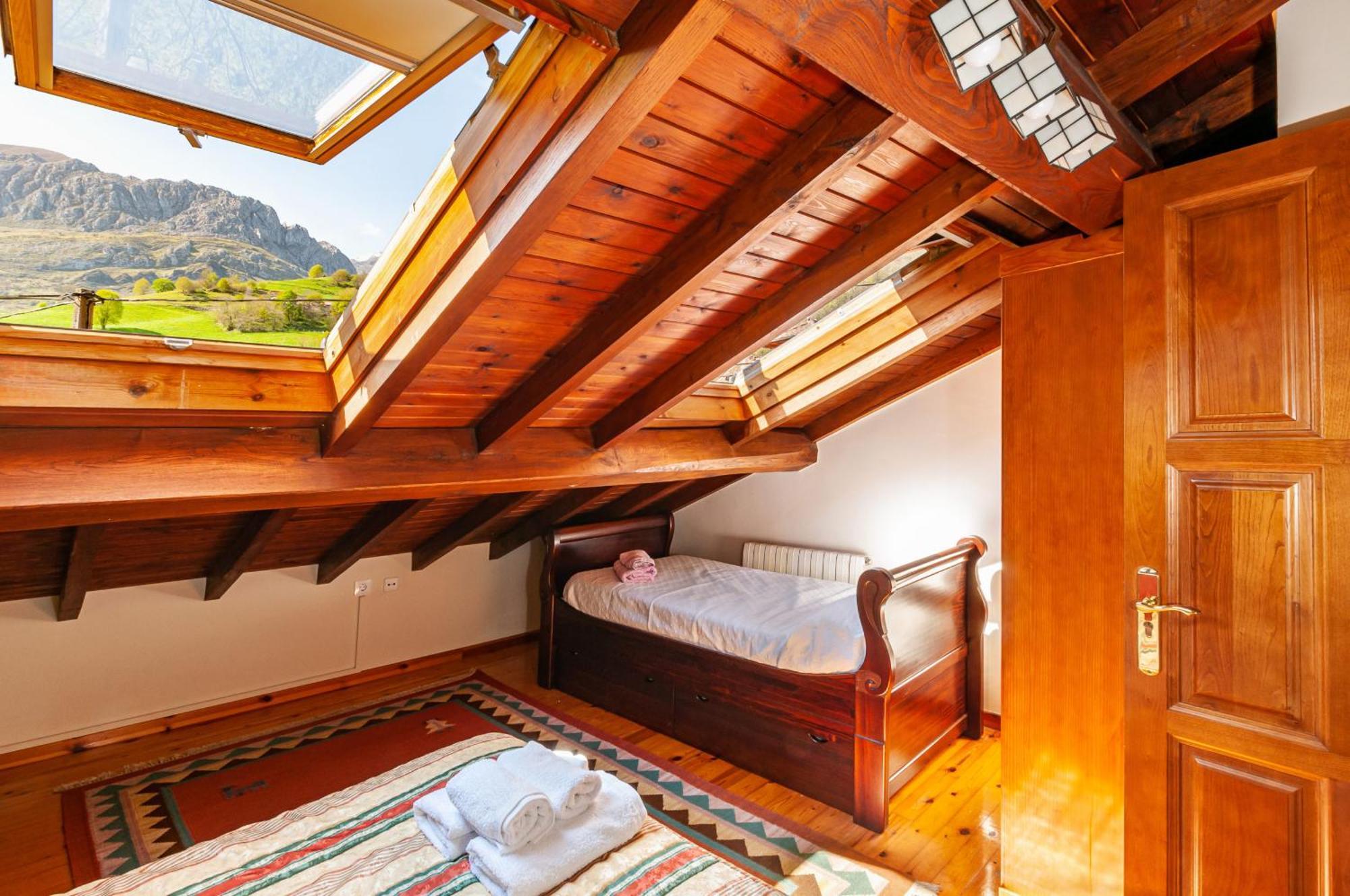 Casa Rural La Regoria カレニャ・デ・カブラレス エクステリア 写真