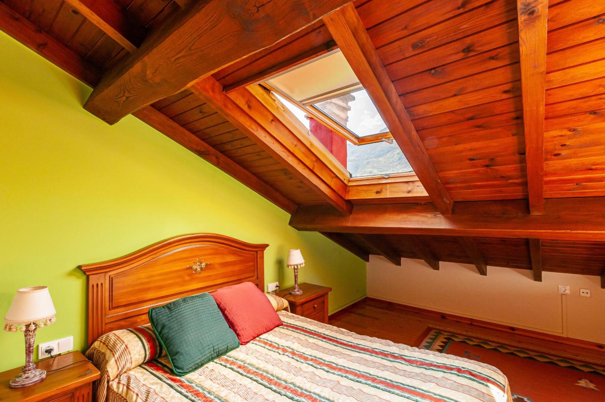 Casa Rural La Regoria カレニャ・デ・カブラレス エクステリア 写真