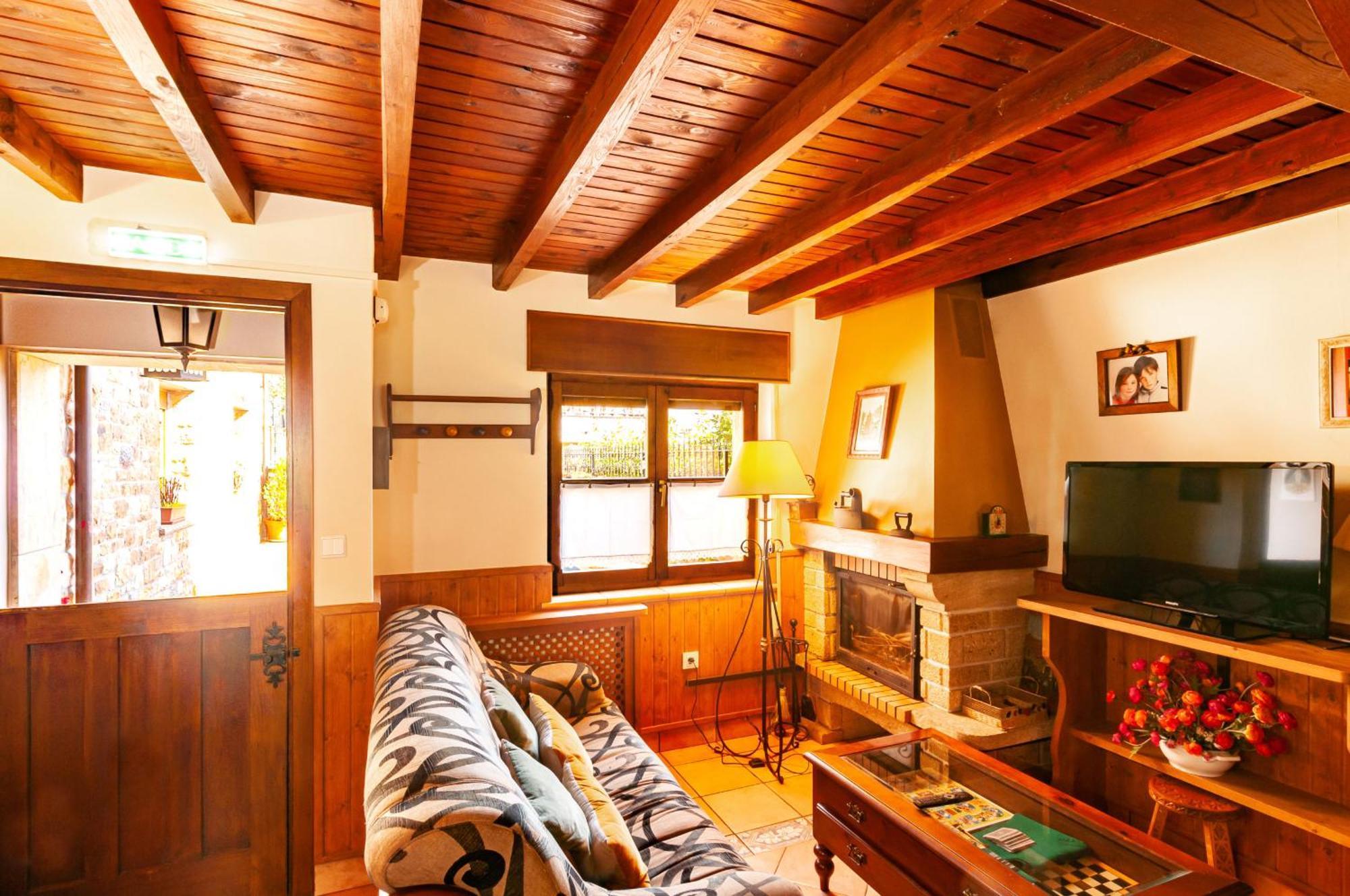 Casa Rural La Regoria カレニャ・デ・カブラレス エクステリア 写真