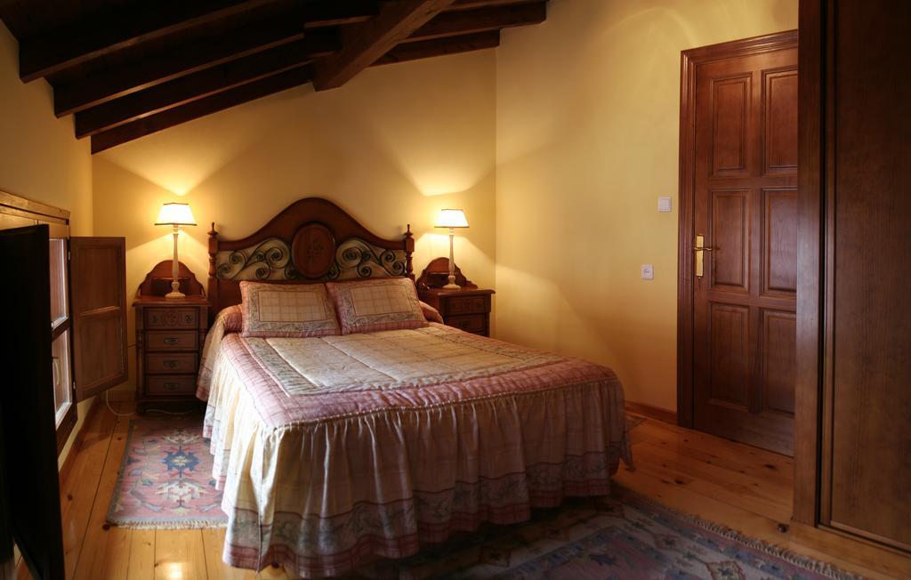 Casa Rural La Regoria カレニャ・デ・カブラレス エクステリア 写真