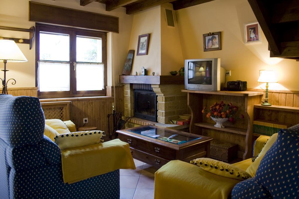 Casa Rural La Regoria カレニャ・デ・カブラレス エクステリア 写真