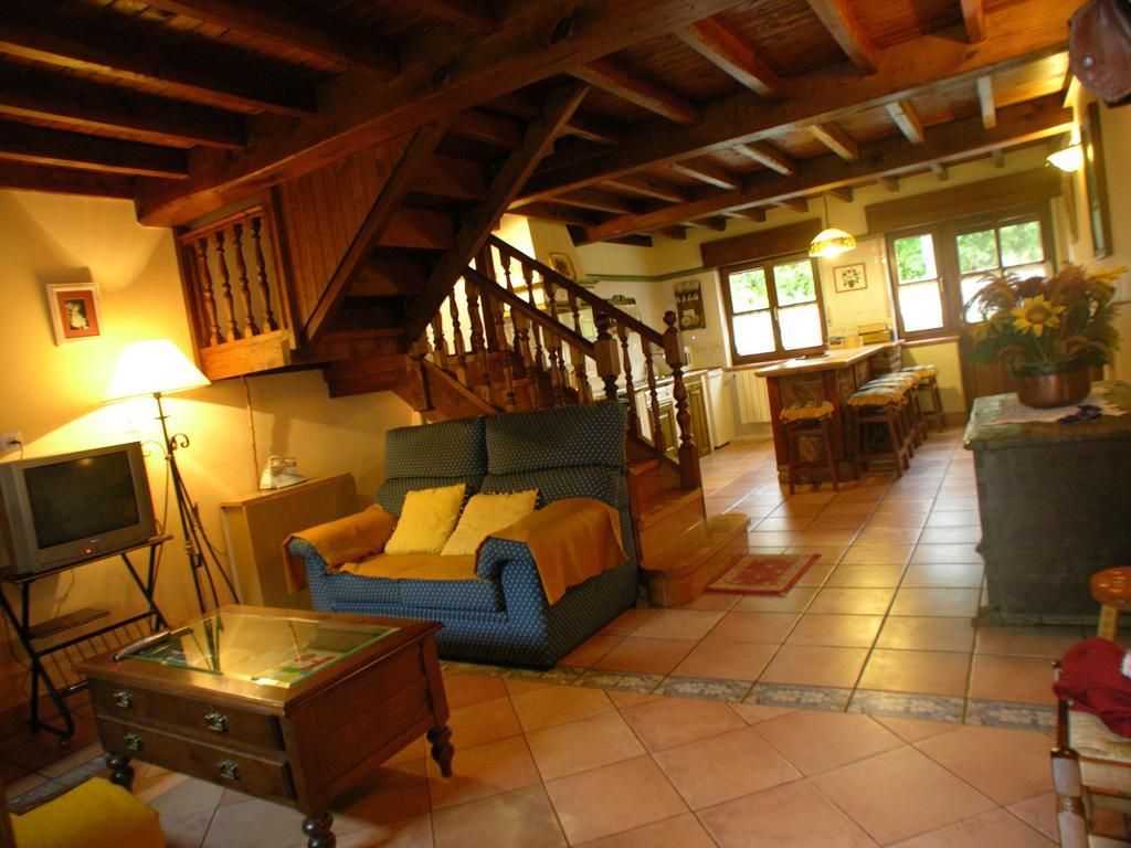 Casa Rural La Regoria カレニャ・デ・カブラレス エクステリア 写真