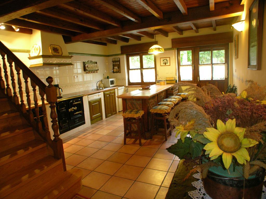 Casa Rural La Regoria カレニャ・デ・カブラレス エクステリア 写真