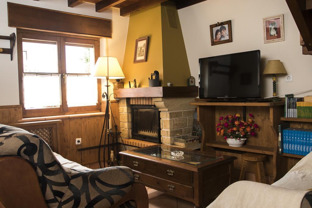Casa Rural La Regoria カレニャ・デ・カブラレス エクステリア 写真
