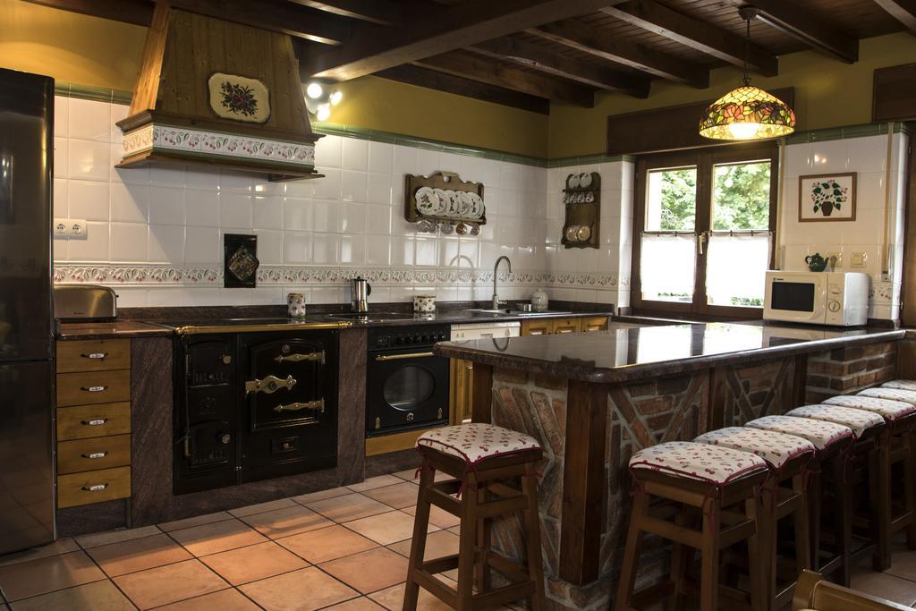 Casa Rural La Regoria カレニャ・デ・カブラレス エクステリア 写真
