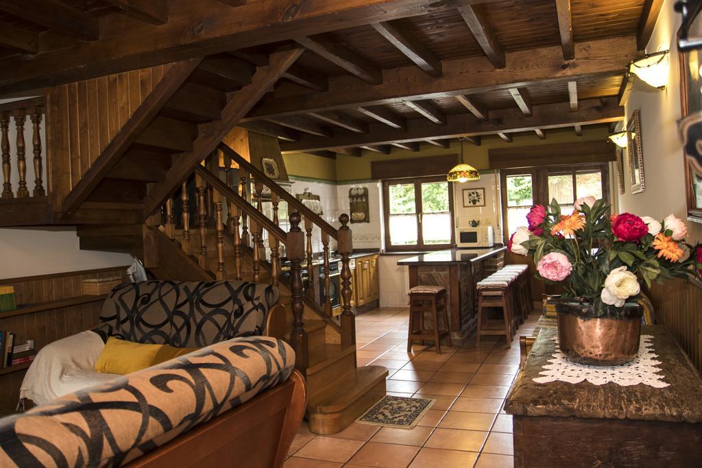 Casa Rural La Regoria カレニャ・デ・カブラレス エクステリア 写真