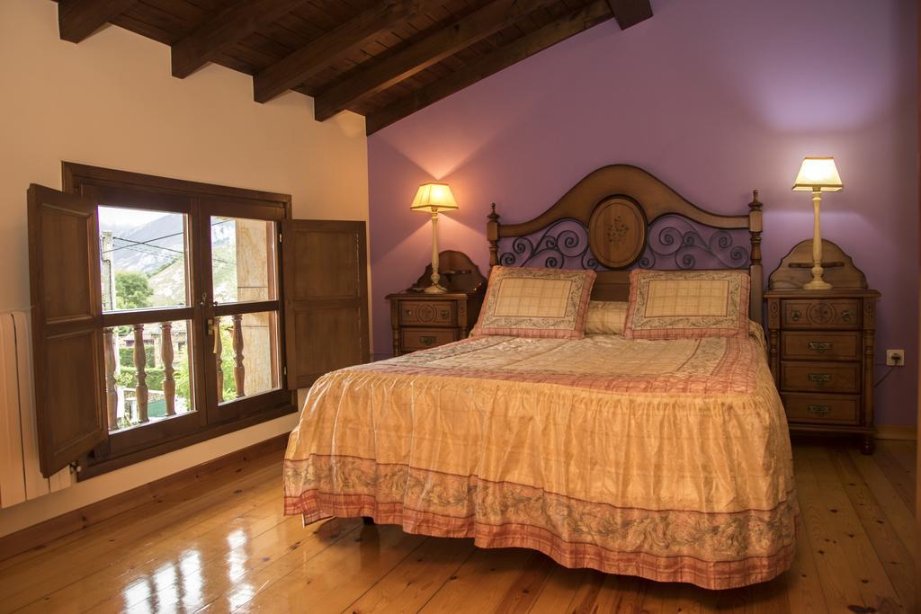 Casa Rural La Regoria カレニャ・デ・カブラレス エクステリア 写真